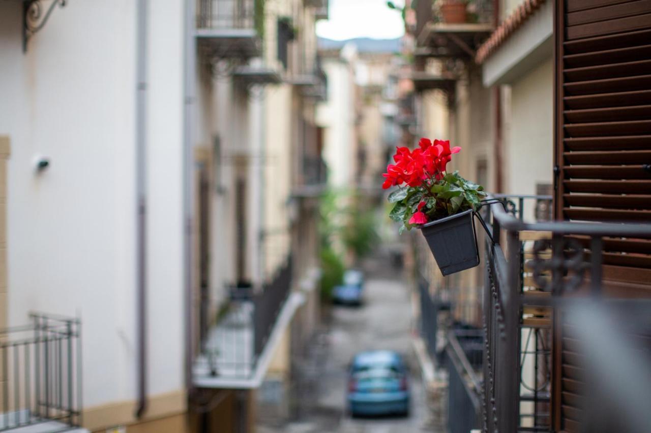 Isula, Palermo
